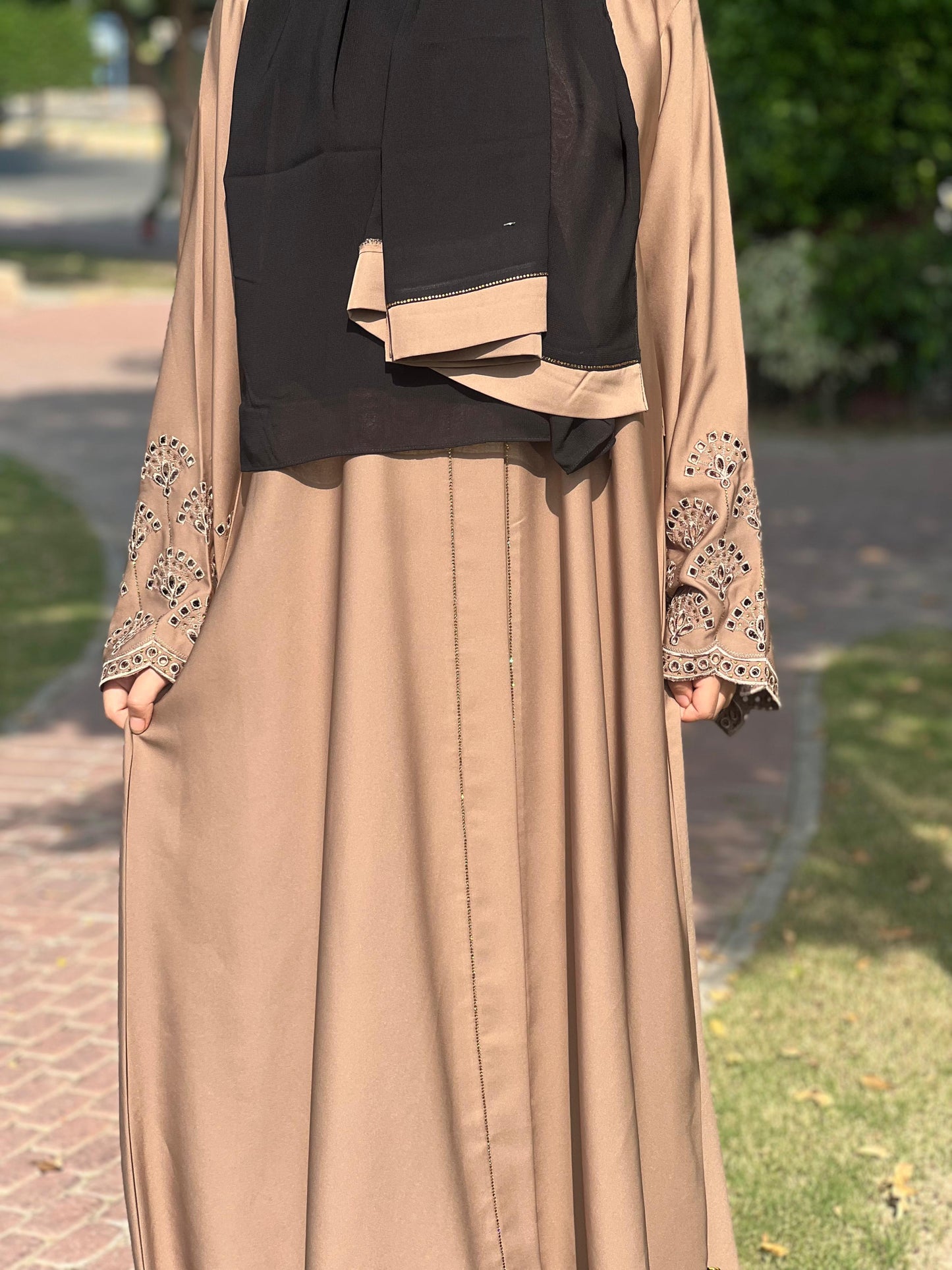 NIDA EMBROIDED ABAYA