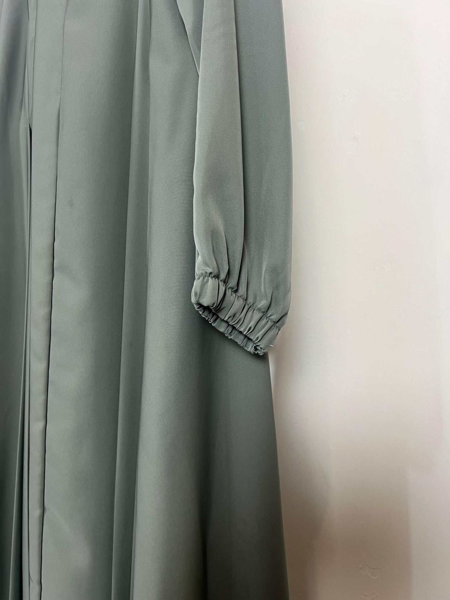 Nida platted frock abaya